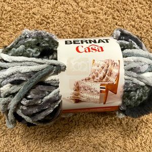 Bernat Casa™ Super Bulky Acrylic
Polyester Blend Gray Shade Yarn.